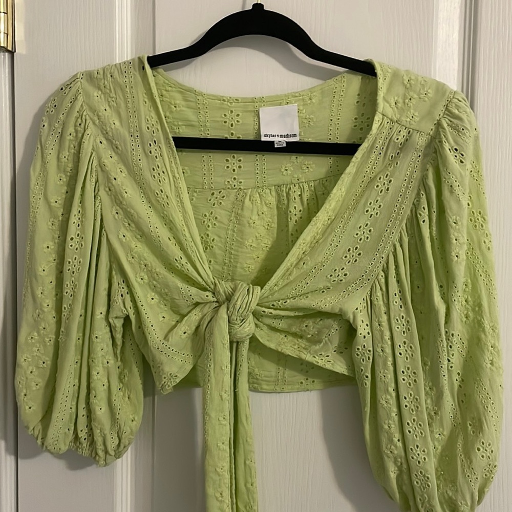 Skylar + Madison tie in front 3/4 sleeve crop top